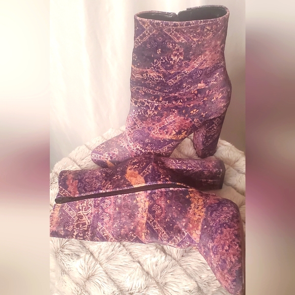 BCBGeneration Retro 70's Glam GoGo Purple Velvet Asian Print Ankle Boots 8.5 - Picture 1 of 6